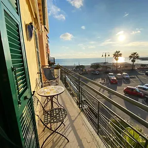 Appartement L'eternita' E' Il Mare Mischiato Col Sole Rimbaud, Ventimiglia